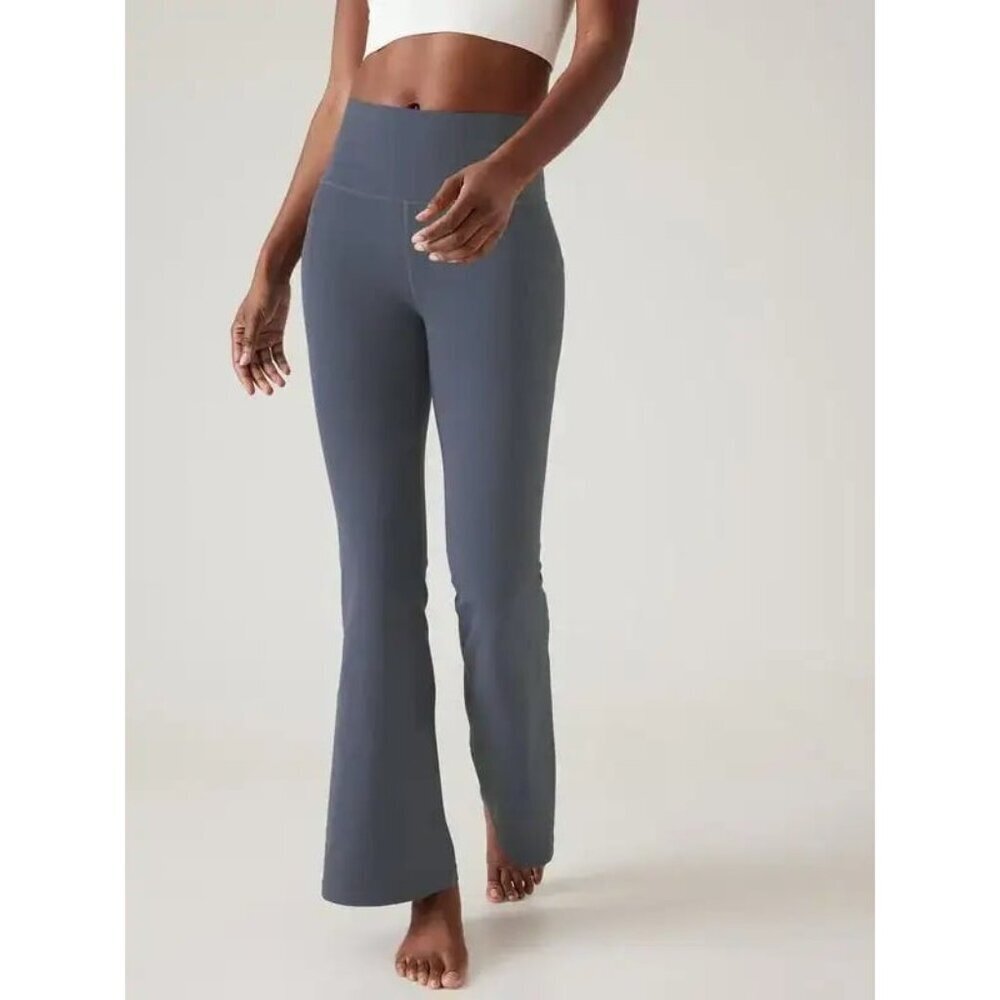 ATHLETA Salutation Stash Flare Pant Gray Pocket Leggings Women’s Size XL Active